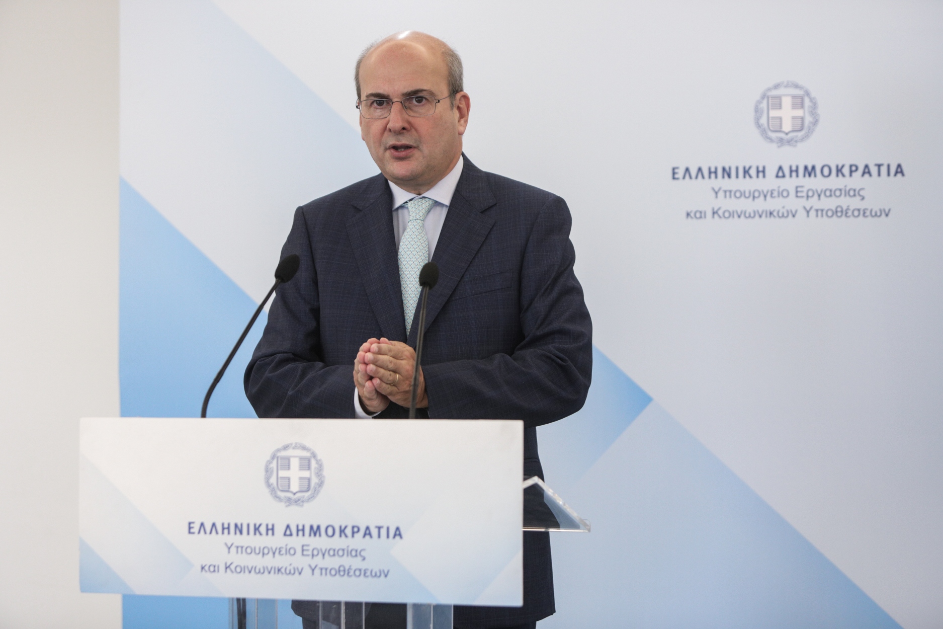 Χατζηδάκης: Δεν πιστεύω ότι παρακολουθούσαν εμένα ή τη γυναίκα μου