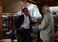 Τσίπρας στο Χαλάνδρι: Η χώρα δυστυχώς περνά μια οδυνηρή κρίση με ευθύνη της κυβέρνησης Μητσοτάκη