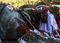 Η εξέγερση του Πολυτεχνείου και η κεντροδεξιά