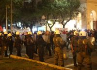Θεσσαλονίκη: Μολότοφ και προσαγωγές πριν την πορεία για το Πολυτεχνείο