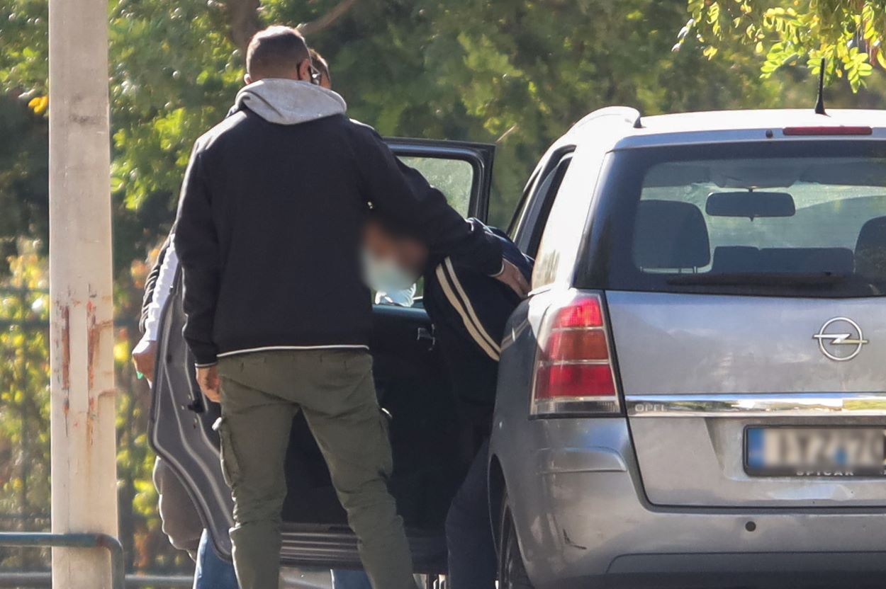 Βιασμός 12χρονης: Απολογούνται σήμερα ο 43χρονος ηλεκτρολόγος και ο 55χρονος προπονητής