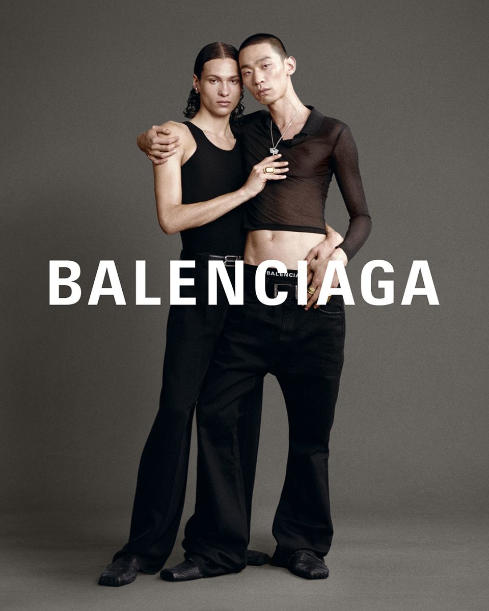 Σκάνδαλο Balenciaga: Η καμπάνια με τα ανήλικα, η απολογία του Οίκου και η εμπλοκή της Κιμ Καρντάσιαν