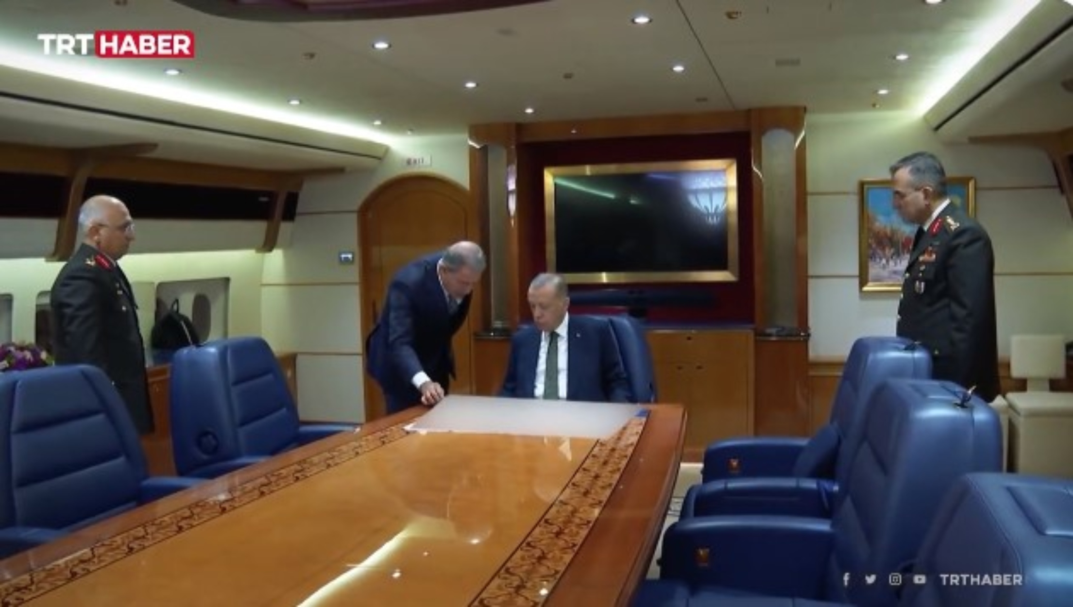 Συρία: H στιγμή που ο Ερντογάν δίνει την εντολή της αεροπορικής επίθεσης [vid]