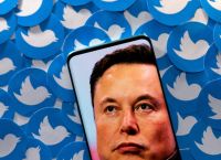 Η Ε.Ε. απείλησε τον Μασκ με απαγόρευση του Twitter στην Ευρώπη, εάν δεν συμμορφωθεί με τους κανόνες