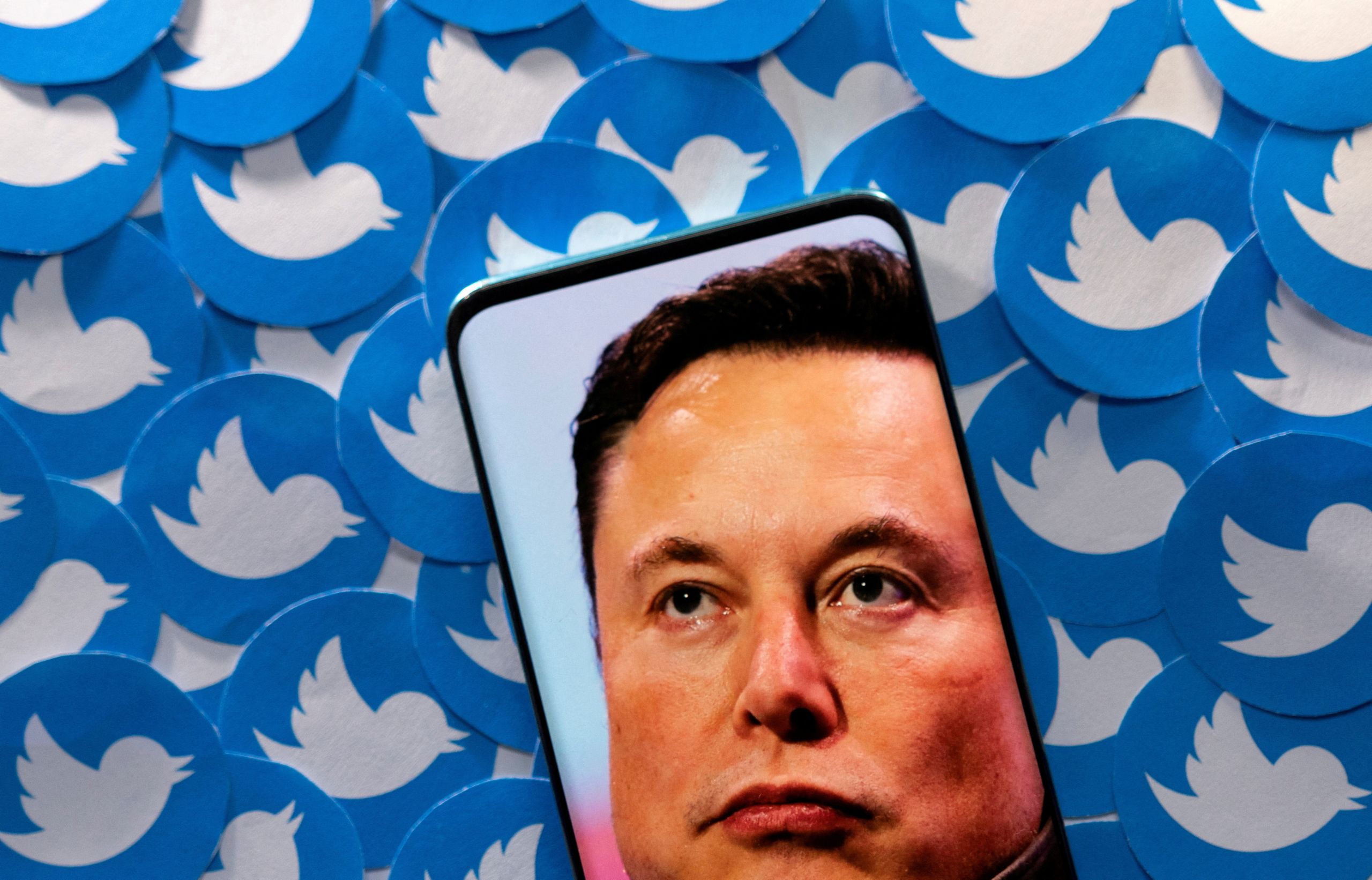 Twitter: Οι χρήστες θα πληρώνουν συνδρομή $8 για την επαλήθευση των λογαριασμών