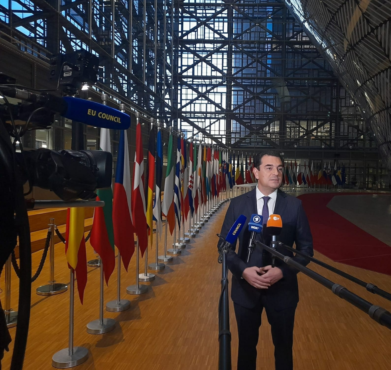 Σκρέκας: «Δεν υπάρχει χρόνος, λύση άμεσα με ρεαλιστικό πλαφόν»