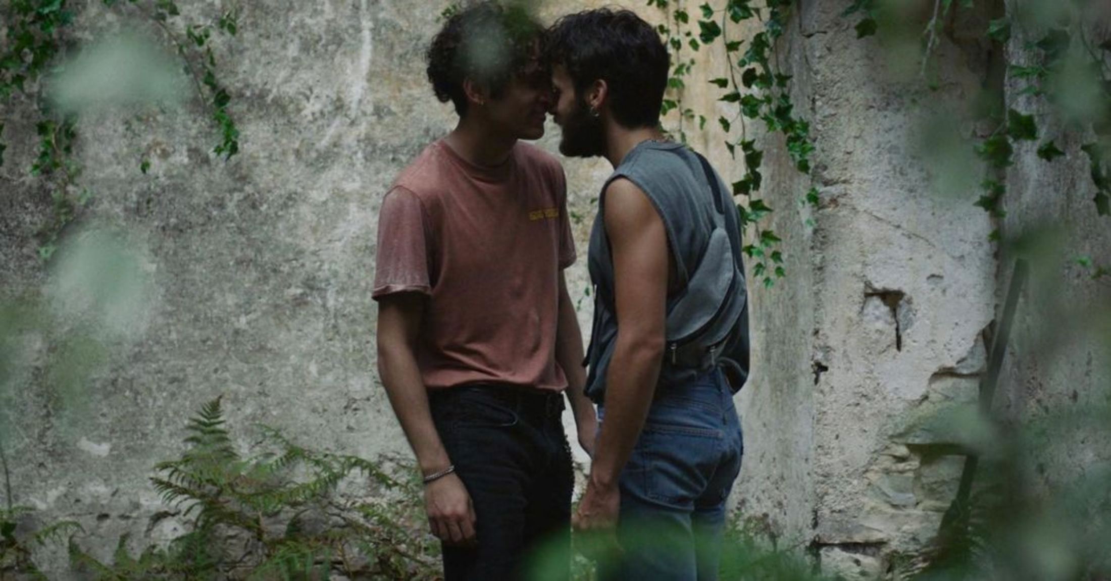 Αποθεώνουν τον Παπακαλιάτη στο Instagram για την ερωτική σκηνή των δύο αγοριών: «Μόνο δάκρυα χαράς»