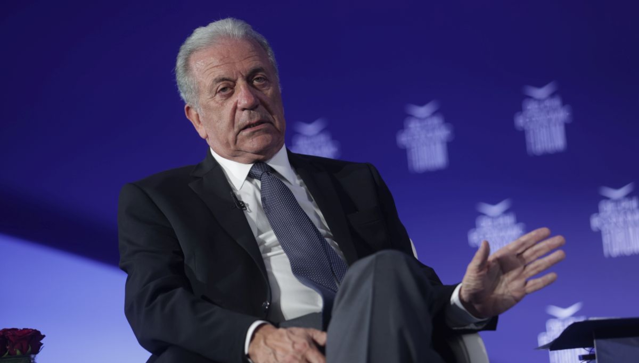 Le Monde: Δ. Αβραμόπουλος και Ντι Μάιο για τη θέση του ειδικού αντιπροσώπου ΕΕ στην περιοχή του Κόλπου