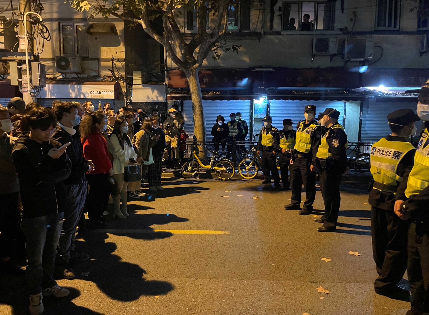 Λονδίνο: Κάλεσαν τον πρεσβευτή της Κίνας για το επεισόδιο με τον δημοσιογράφο του BBC