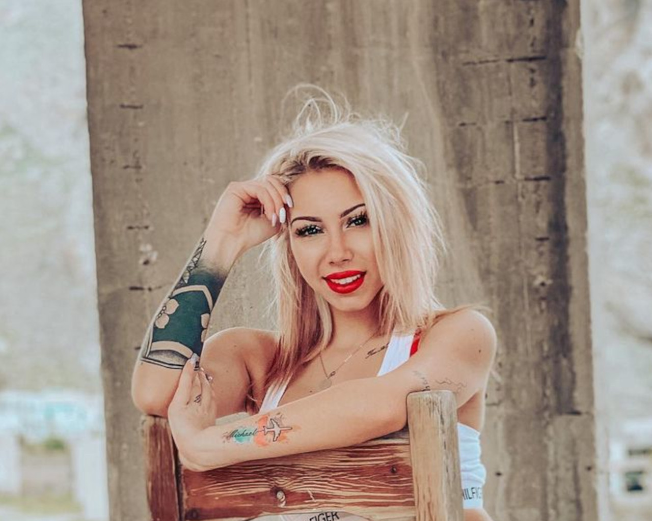 Το αξέχαστο σταυροπόδι της Εριέττας από το Bachelor που τα αποκάλυψε όλα