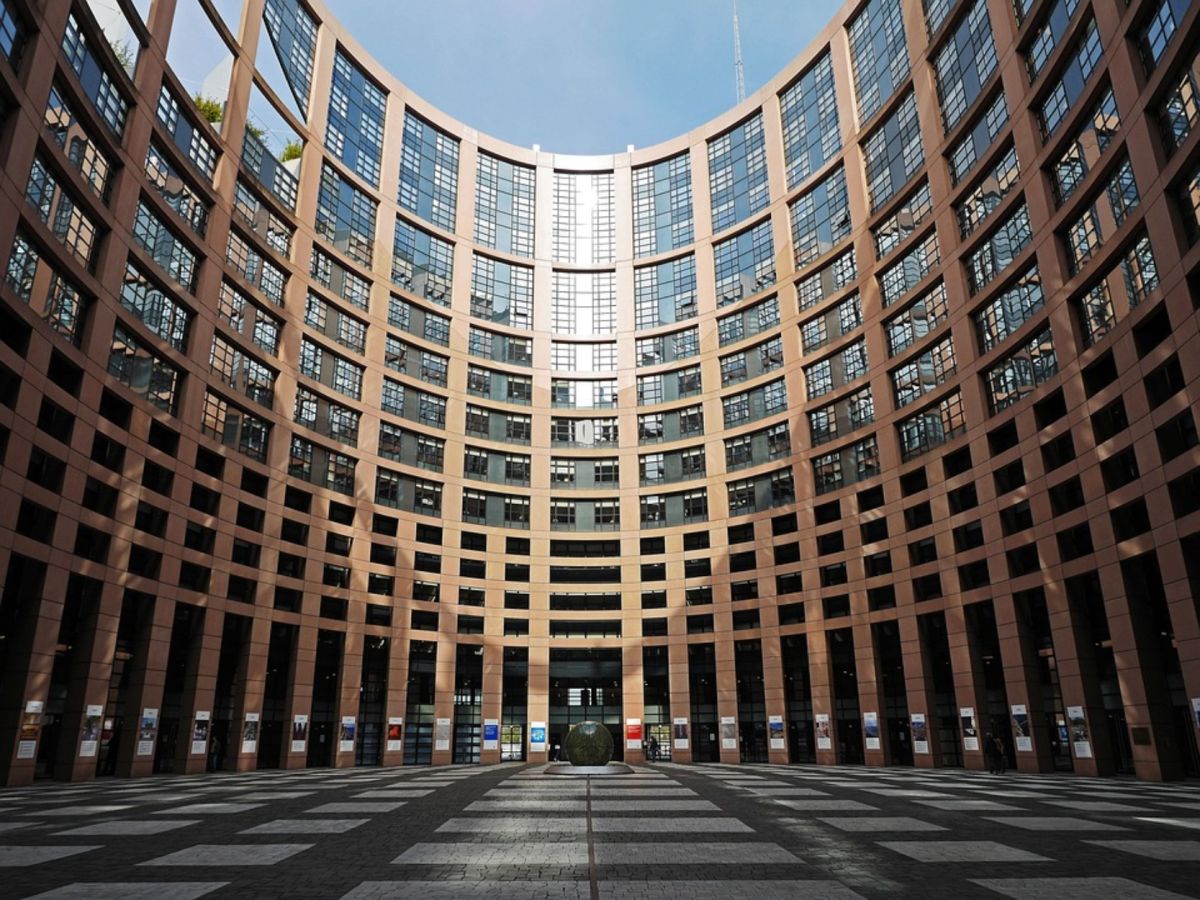 Euractiv: Αποκλειστικό: Η Ευρωβουλή ζητά προστασία ΑΔΑΕ, Ράμμου