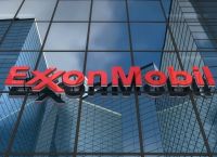 Exxon Mobil: «Περισσότερα χρήματα από το Θεό»
