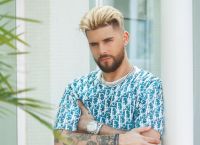 FY: «Το μπουφάν μου έχει led φωτάκια, είναι 1 από τα 700 σε όλο τον κόσμο και κάνει 7.000 ευρώ»