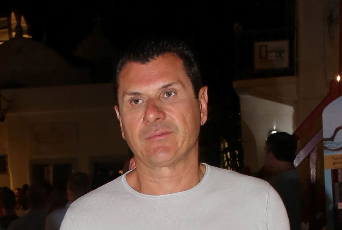 Γιάννης Μάρκου: Η πρώτη δημόσια εμφάνιση του μετά την αιματηρή επίθεση με μαχαίρι