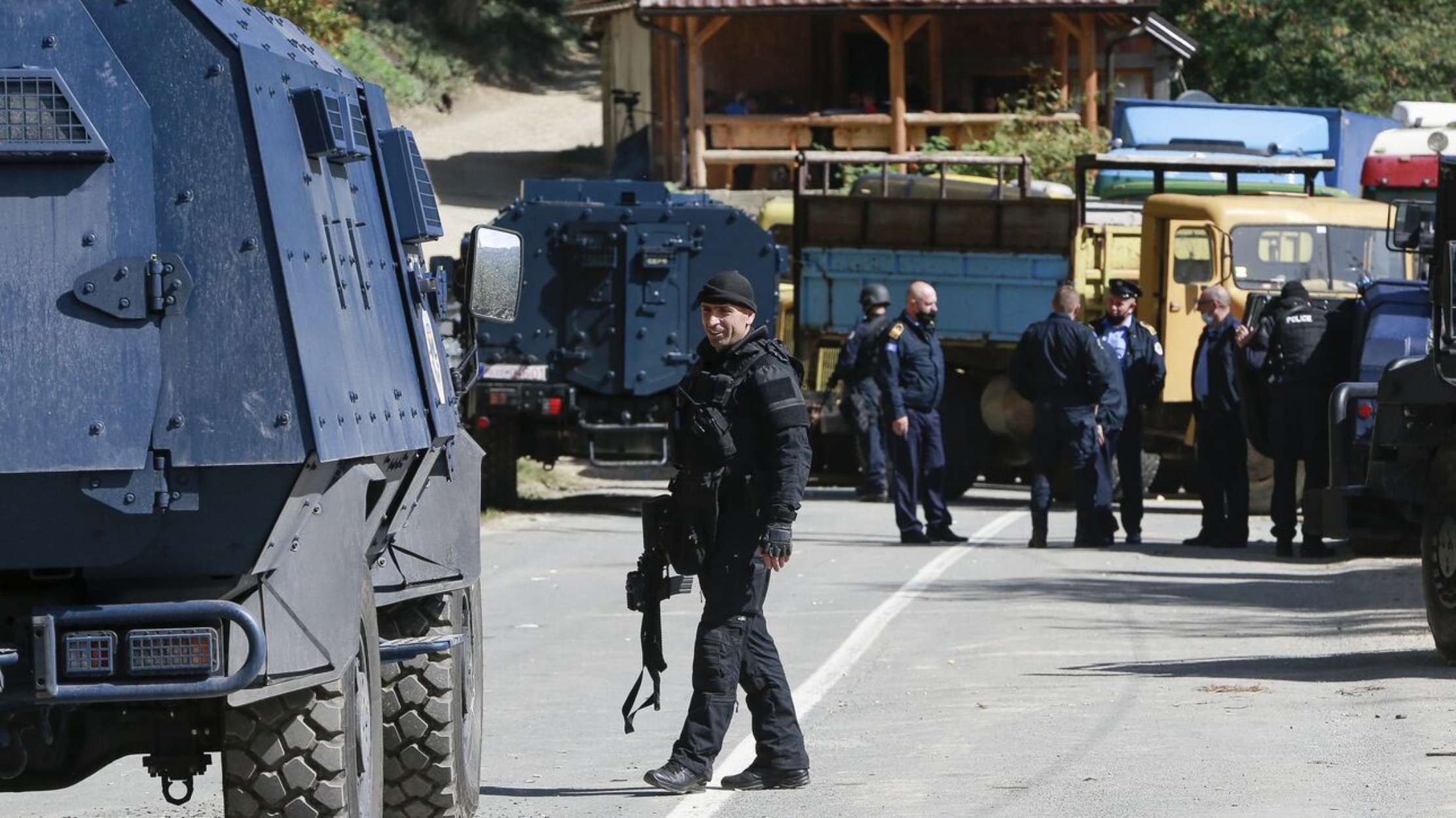 Οι Σέρβοι στο Βόρειο Κόσοβο στήνουν οδοφράγματα