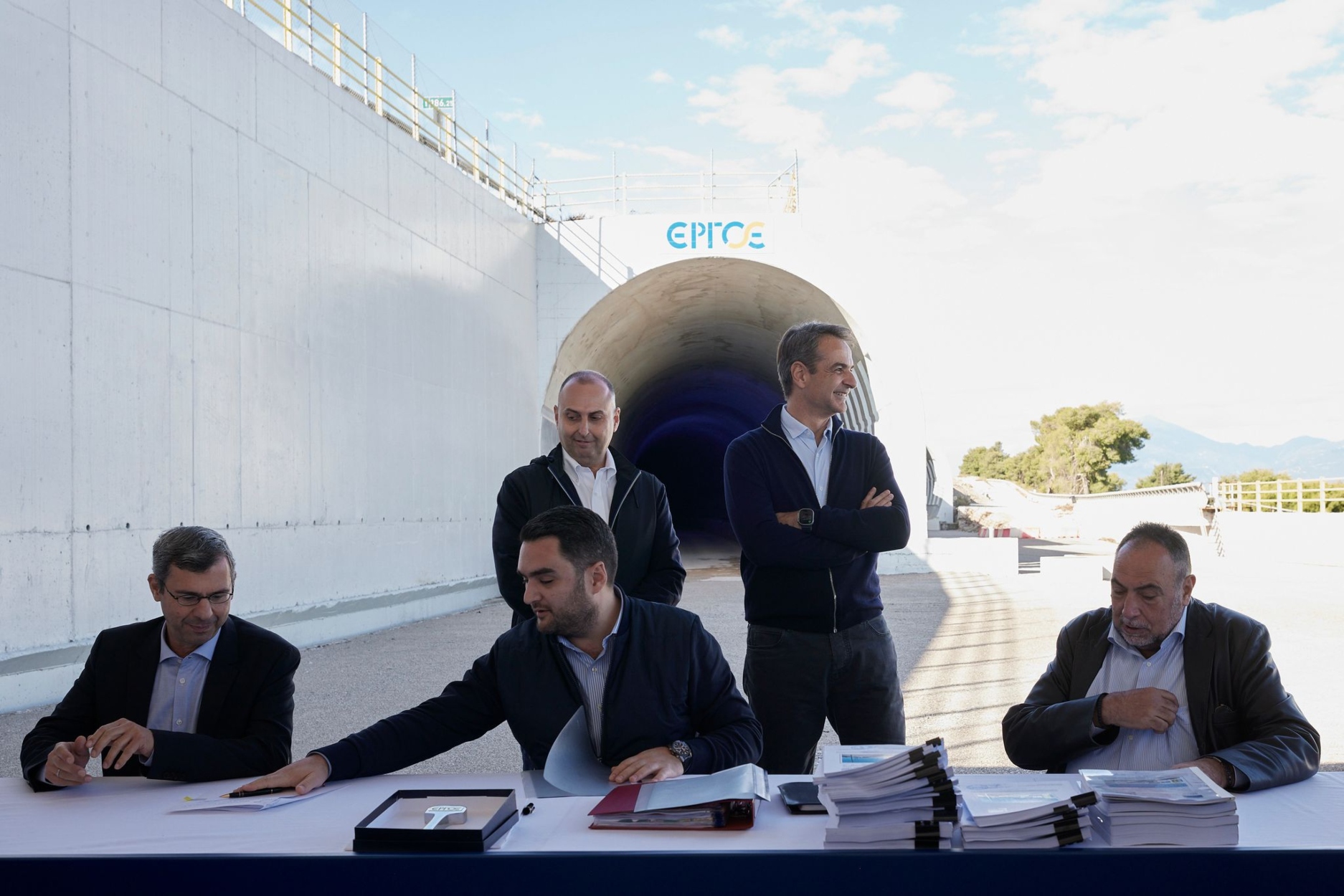 Ο σιδηρόδρομος επεκτείνεται ως το Ρίο, κατασκευάζονται 4 στάσεις και 3 σταθμοί