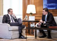 Συνάντηση Μητσοτάκη με Σχοινά: Κουβέντες του αέρα περί επαναδιαπραγμάτευσης του Ταμείου Ανάκαμψης
