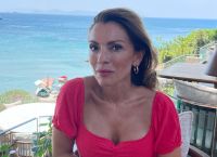 Πασχαλίδου: «Οι άνδρες κυκλοφορούν φαλακροί με κοιλιές & εμάς μάς θέλουν τέλειες» Πασχαλίδου: «Οι άνδρες κυκλοφορούν φαλακροί με κοιλιές & εμάς μάς θέλουν τέλειες»