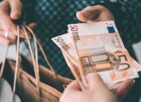 ΕΚΤ: Μετρητά εξακολουθούν οι Ευρωπαίοι να χρησιμοποιούν