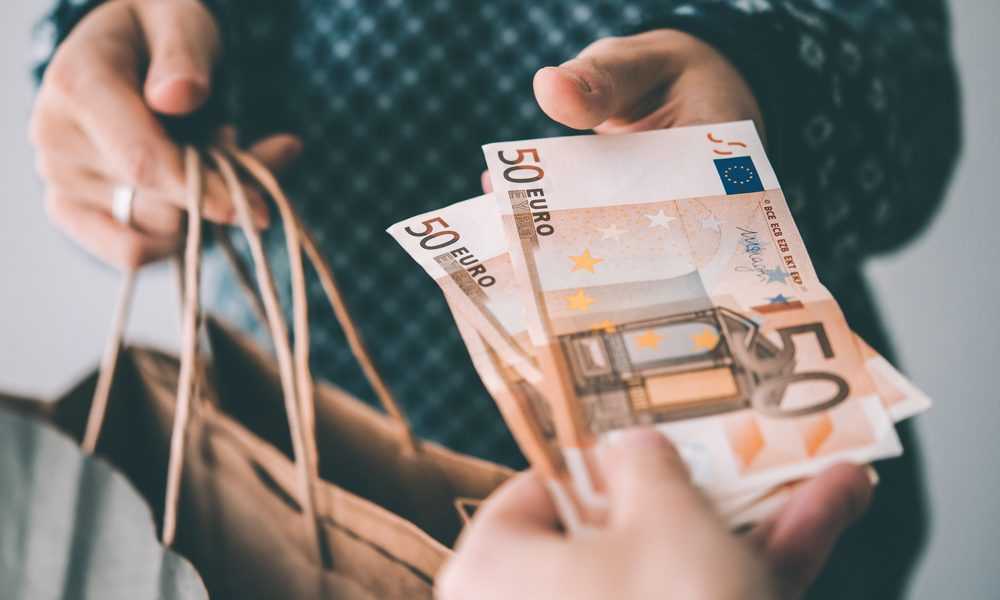 ΕΚΤ: Μετρητά εξακολουθούν οι Ευρωπαίοι να χρησιμοποιούν
