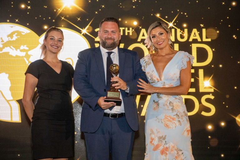 Athens receives two awards at the World Travel Awards 2022