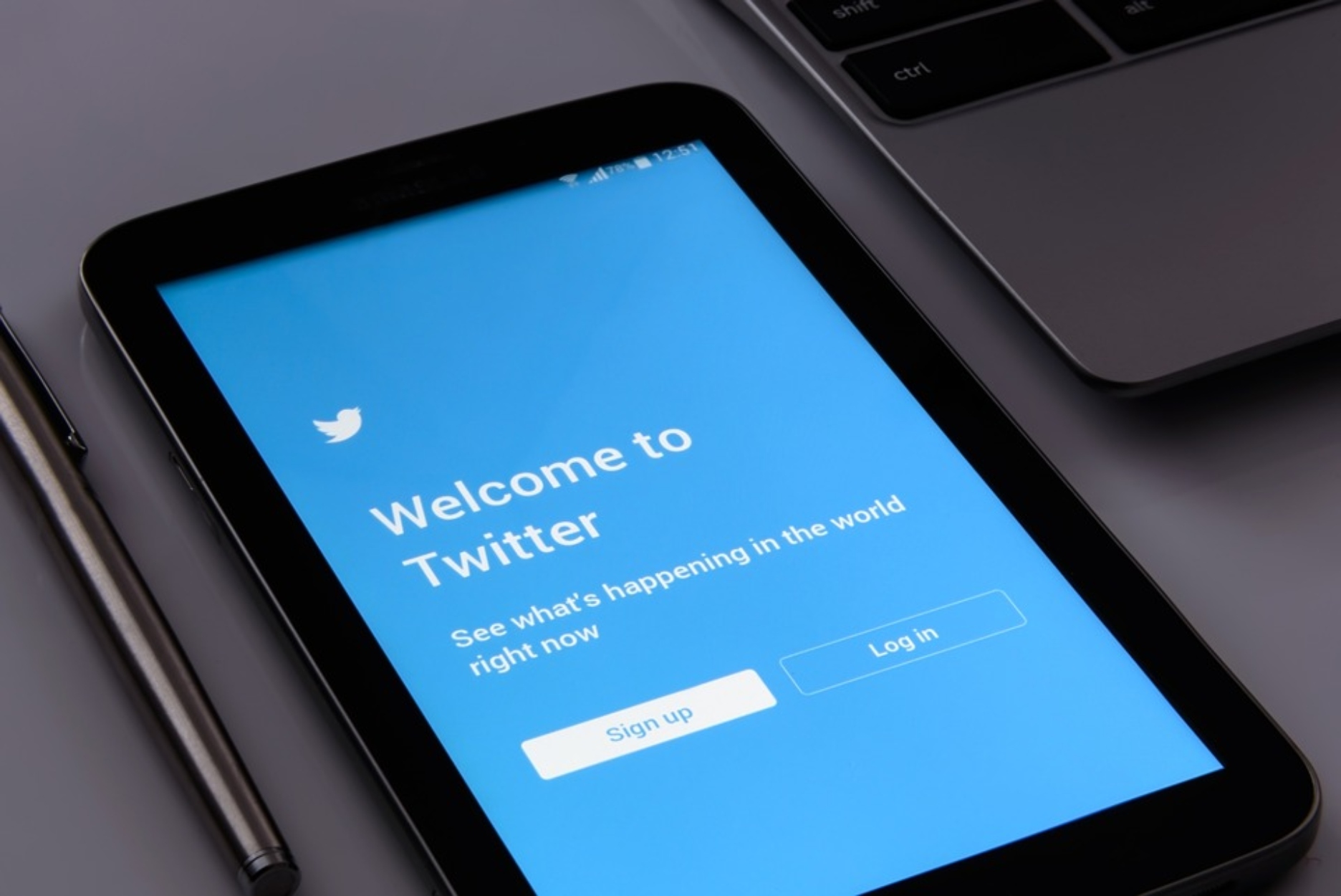 Twitter: Ομαδική αγωγή κατά του Ίλον Μασκ να απολύσει χιλιάδες εργαζομένους