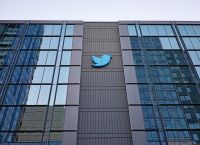 Bloomberg: Επαναπροσλήψεις στην Twitter – Zητά να επιστέψουν οι απολυμένοι