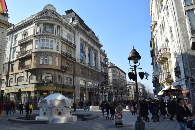 Bloomberg: Οι Ρώσοι βρίσκουν καταφύγιο από τον Πούτιν στη νέα «Καζαμπλάνκα» της Ευρώπης