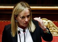 Μελόνι: «Όχι» στις συναλλαγές με κάρτα για ποσά κάτω των 60 ευρώ