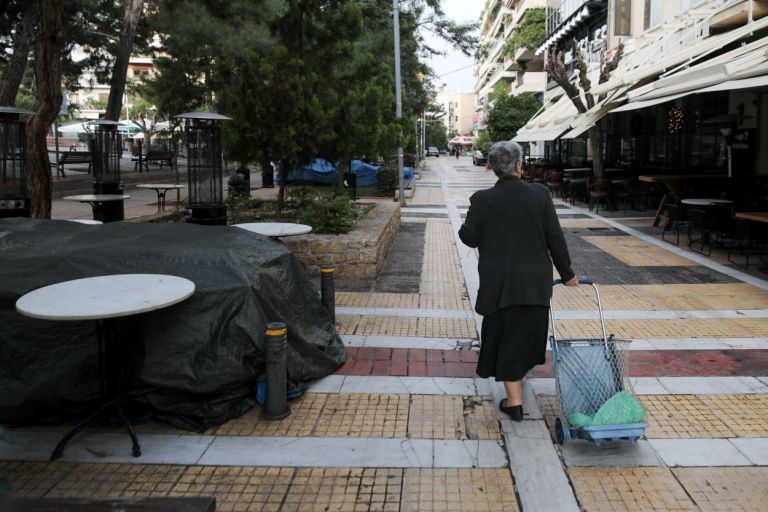 Νέα Σμύρνη: Σάλος για τον διωγμό ηλικιωμένου από καφέ  –  Η απάντηση του ιδιοκτήτη