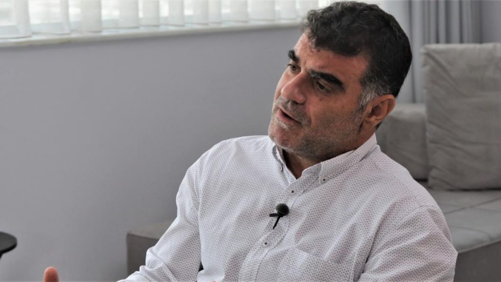 Βαξεβάνης: «Σε λίγο θα αποκαλούνται με κωδικούς στη Νέα Δημοκρατία. Γεια σου 5046. Τι χαμπάρια 7048;»