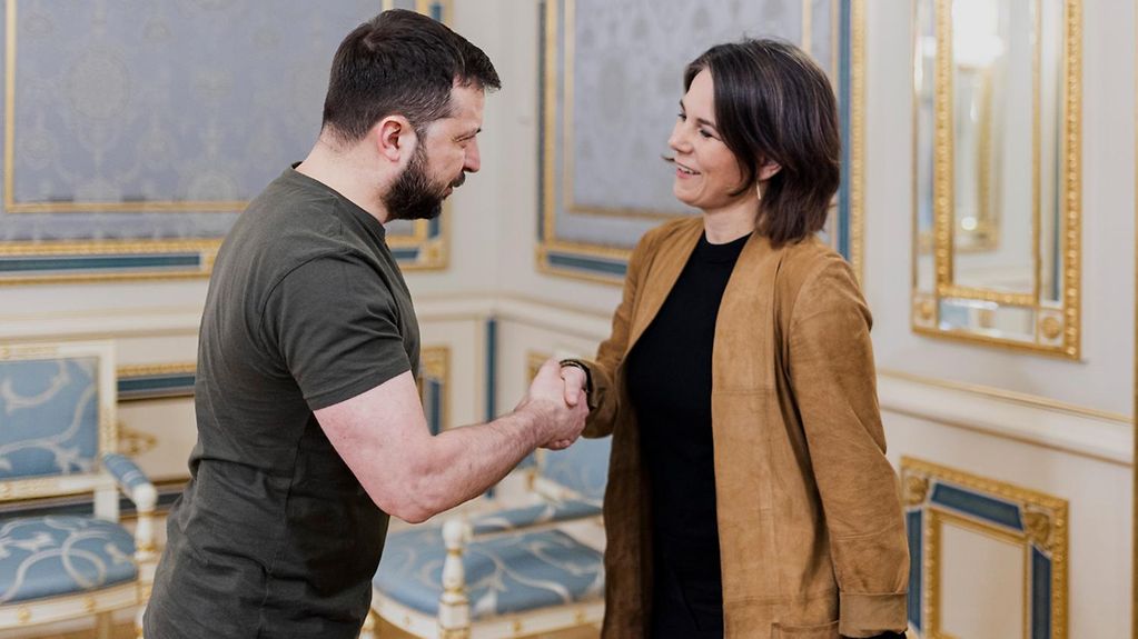 Μπέρμποκ: Όχι σε κατάπαυση του πυρός με τους όρους του Πούτιν