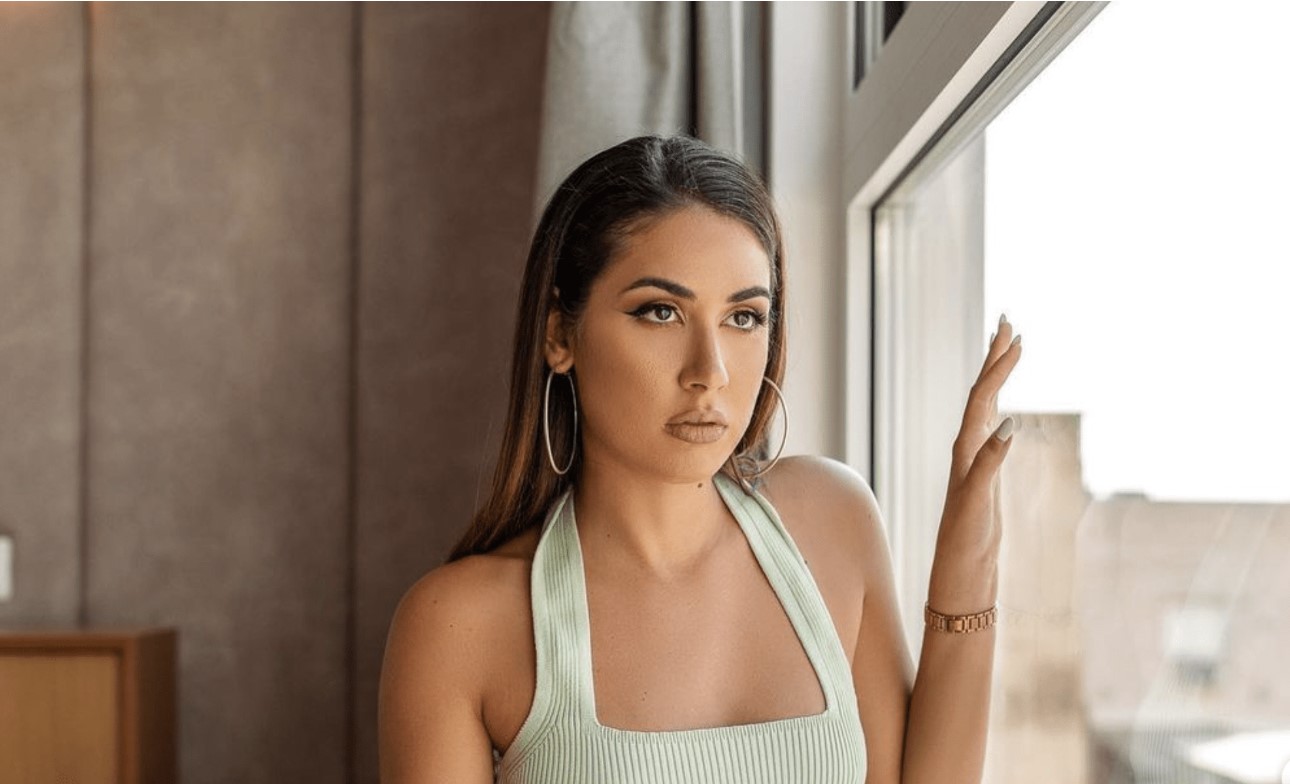 ‘Ελενα Κρεμλίδου: Τα πιο καυτά οπίσθια του survivor τρελαίνουν κόσμο