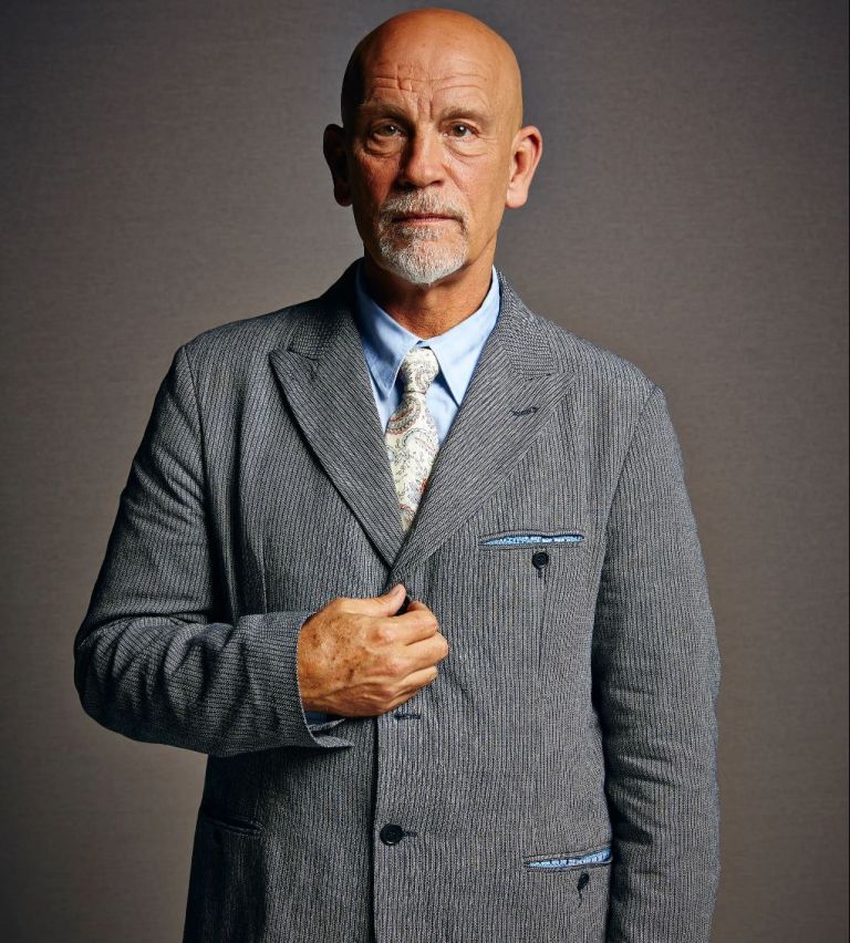 John Malkovich: «Έχω μάθει να μην ανησυχώ για πράγματα που δε μπορώ να ελέγξω»