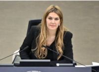 Le Soir: Η Εύα Καϊλή παραδέχτηκε ότι ζήτησε από τον πατέρα της να κρύψει χρήματα