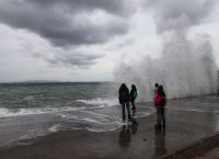Κακοκαιρία Gaia: Άγριος καιρός με κύματα “τσουνάμι” – Πού χρειάζεται προσοχή