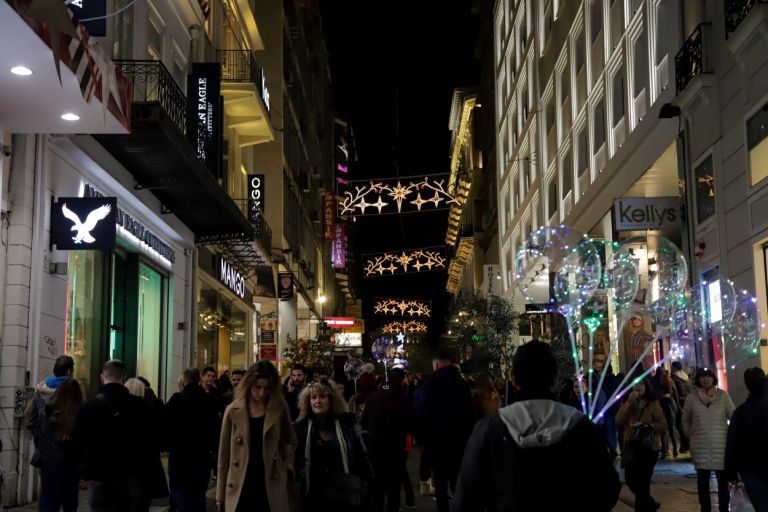 Εορταστικό ωράριο: Ανοιχτά καταστήματα την Κυριακή [11/12]