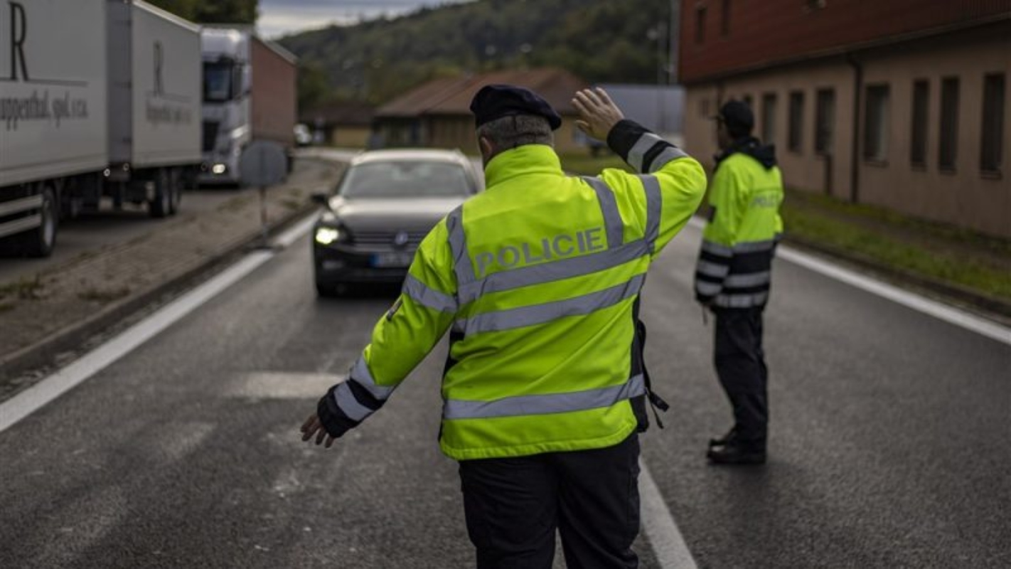 Μειώνονται οι παράνομες ροές στα τσεχοσλοβακικά σύνορα αλλά οι συνοριακοί έλεγχοι παραμένουν