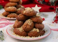 The best melomakarona (Greek Christmas Honey Cookies) in Athens and Thessaloniki!