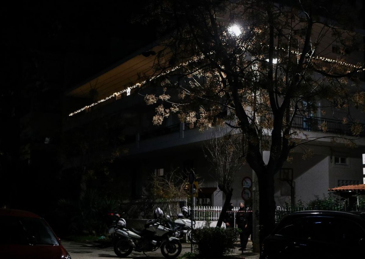 Δολοφονία στο Μαρούσι: Στον ανακριτή ανηλίκων η 17χρονη – Σκότωσε με 40 μαχαιριές την 22χρονη φίλη της