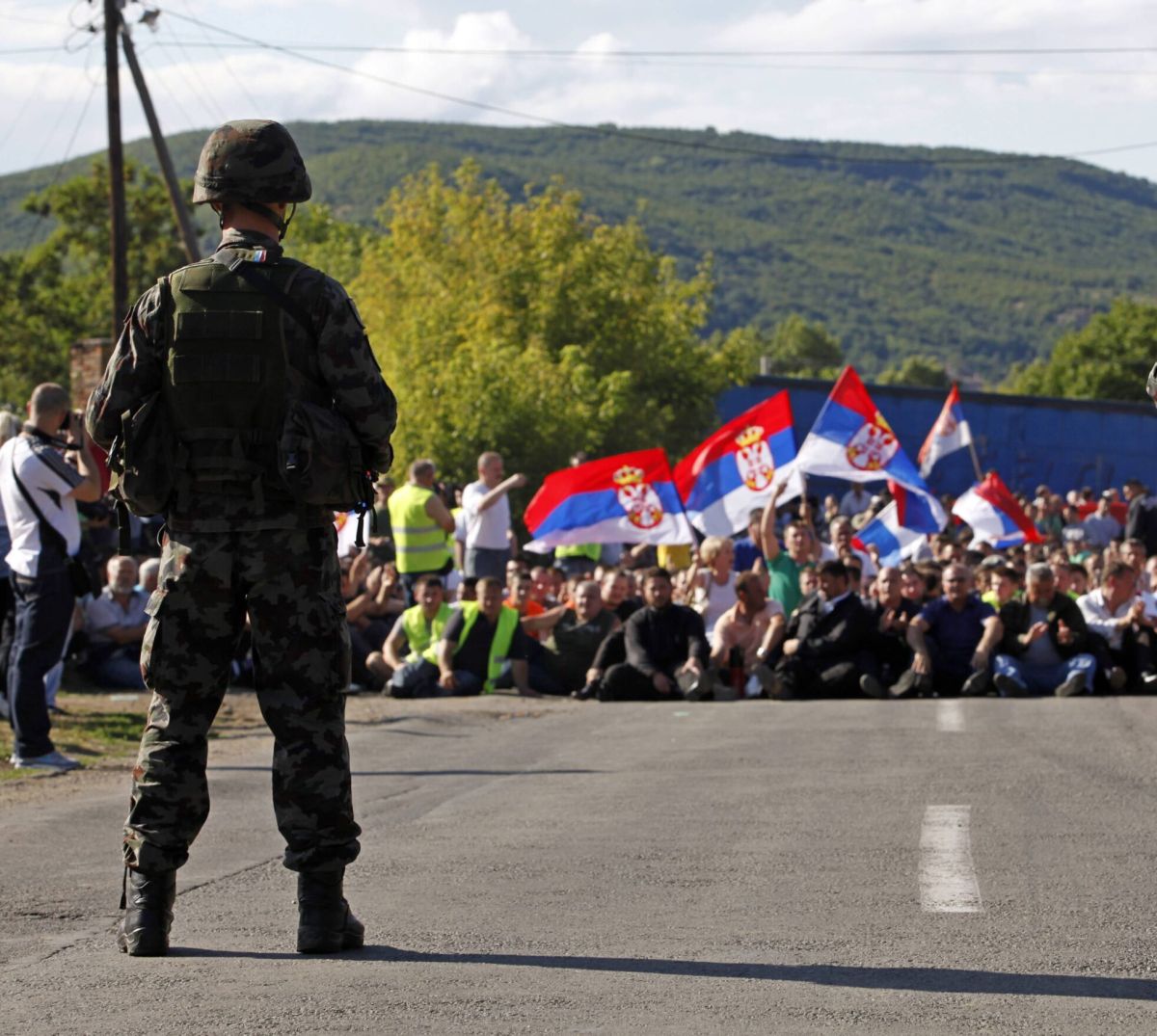 Στο «κόκκινο» η ένταση στο Κόσοβο: Επικοινωνία Δένδια με αξιωματούχους για το τεταμένο κλίμα [vid]