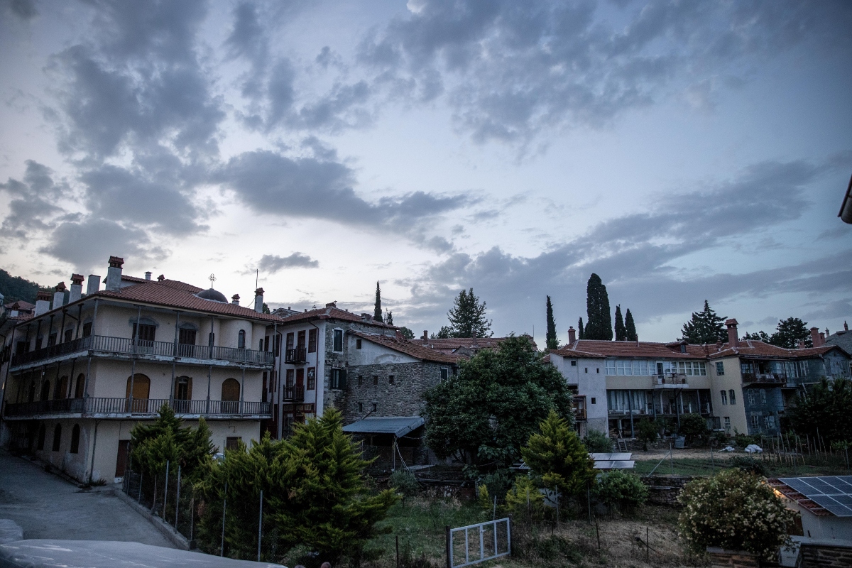 Δένδιας: Περιπετειώδης προσγείωση του ελικοπτέρου που τον μετέφερε στο Άγιο Όρος