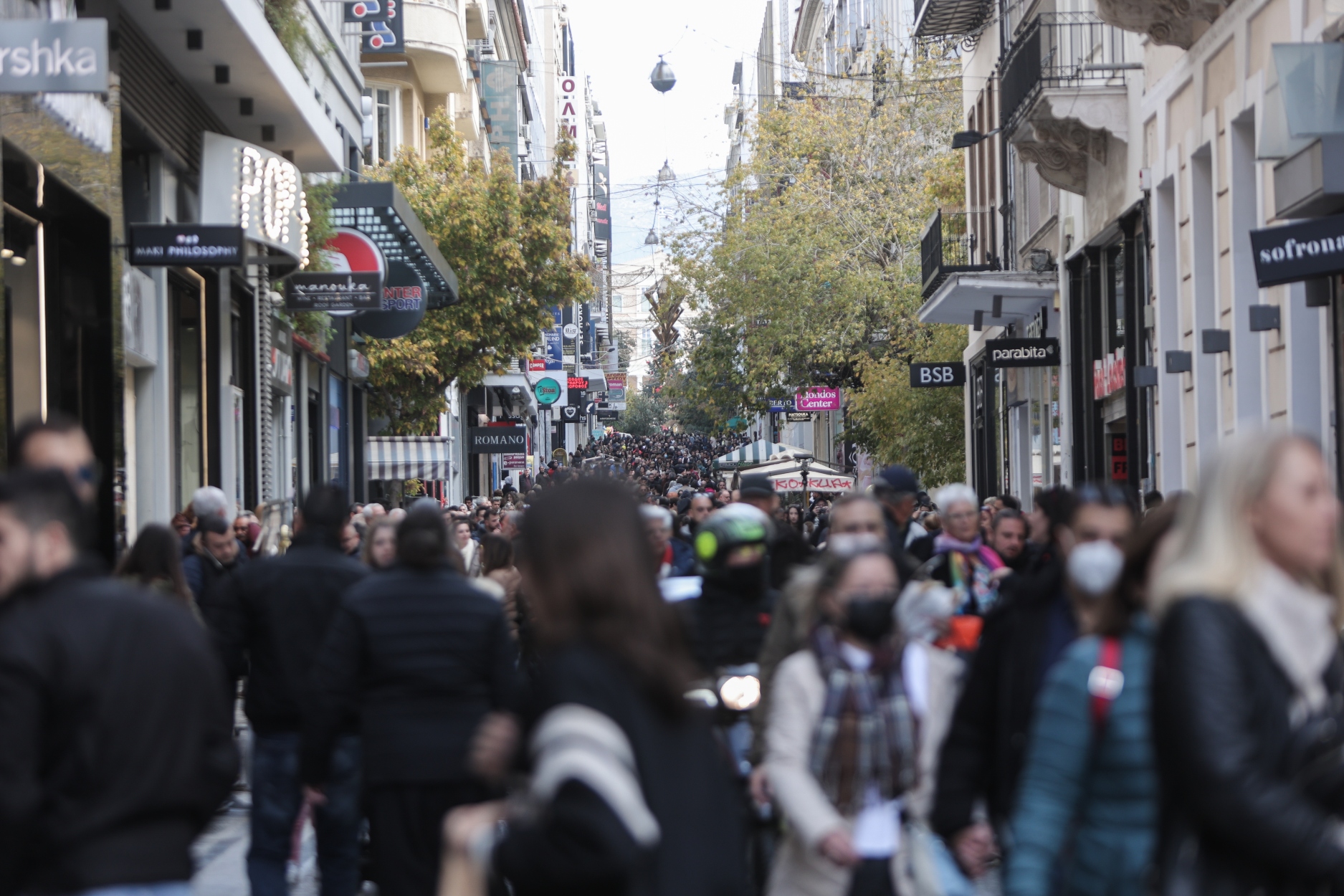 Εορταστικό ωράριο: Πώς θα λειτουργήσουν τα καταστήματα τα Χριστούγεννα