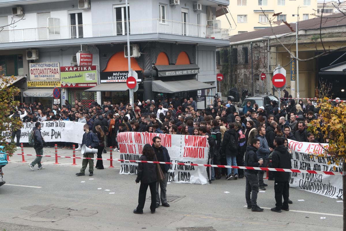 Θεσσαλονίκη: Διαφωνία ανακριτή και εισαγγελέα για την προφυλάκιση του αστυνομικού