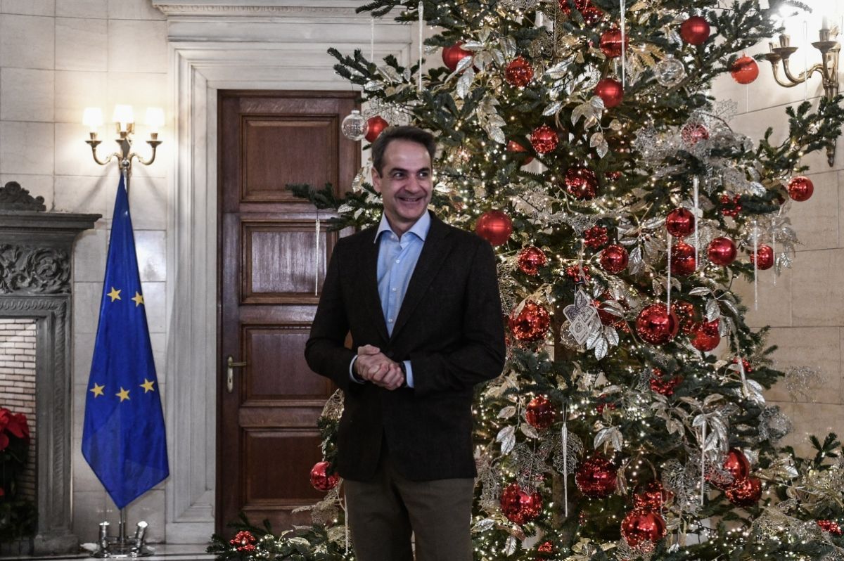 Κυριάκος Μητσοτάκης: Ευχήθηκε για τα Χριστούγεννα με προτάσεις για βιβλία
