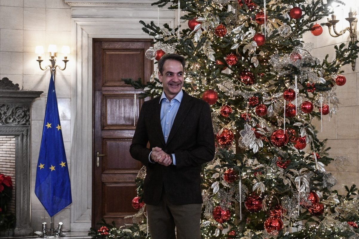 Κυριάκος Μητσοτάκης: Ευχήθηκε για τα Χριστούγεννα με προτάσεις για βιβλία