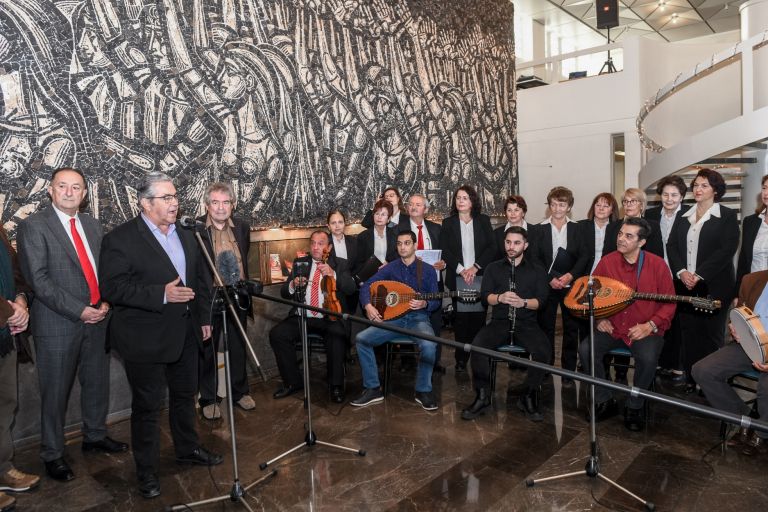 Πρωτοχρονιάτικα κάλαντα από την Ήπειρο στον Δημήτρη Κουτσούμπα: «Ο λαός μπορεί να σώσει τον λαό» [pic]