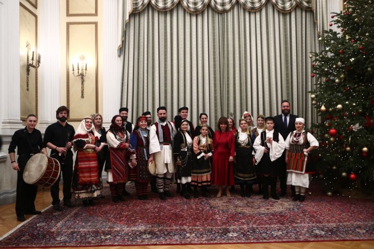 Σακελλαροπούλου: Ευχές σε προσωπικό Ενόπλων Δυνάμεων, Λιμενικού, ποντοπόρων πλοίων και Ελληνισμού Διασποράς