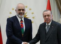 Ο Ε. Ράμα στην παγίδα των αντιφάσεών του