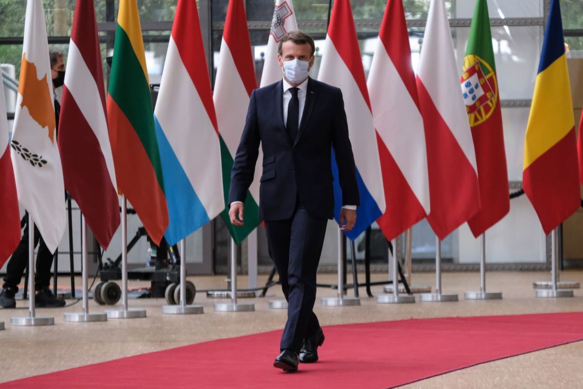 Ο Μακρόν προαναγγέλλει την υποχρεωτική χρήση μάσκας;